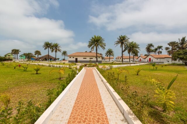 4-Bedroom Fully Furnished Bungalow, Life  Camp